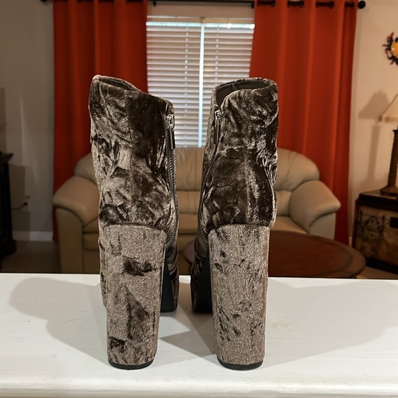 GIANNI BINI  Didier Velvet Platform Block Heel Booties Size 9.5 - Picture 5 of 8